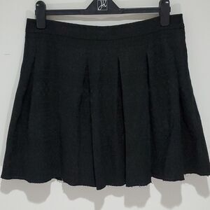 𝅺le chateau 33" waist black floral design skirt